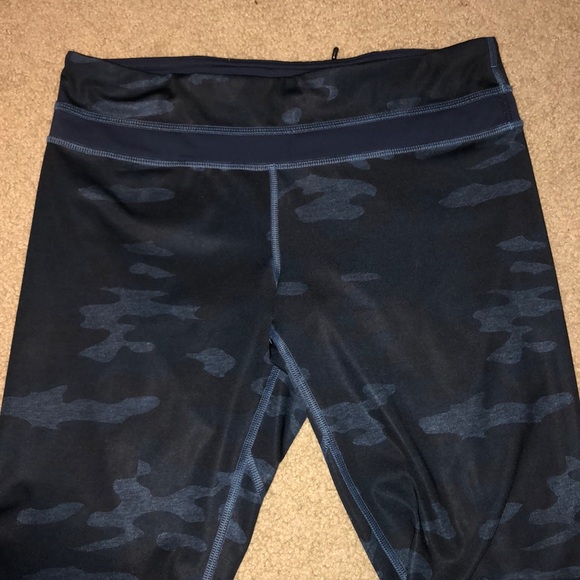 ! Brand new Lululemon Leggings ! - Picture 2 of 4
